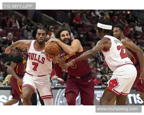 流言板：老队友聚首！拉文与德罗赞赛后探访公牛更衣室